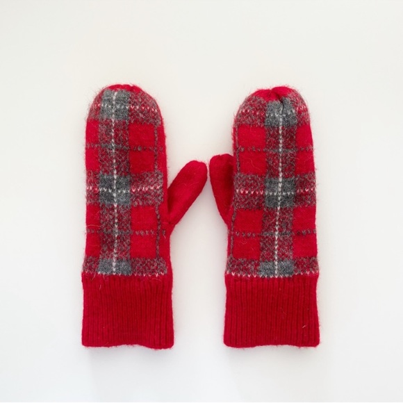 Uniqlo Accessories - UNIQLO x Ines de la Fressange knitted mittens